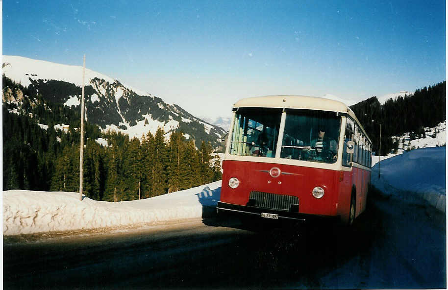 (001'106) - AFA Adelboden - Nr. 15/BE 231'897 - FBW/R&J (ex Morattel, S�deilles; ex P 25'504) im Januar 1987 in Adelboden, Geilsstrasse
