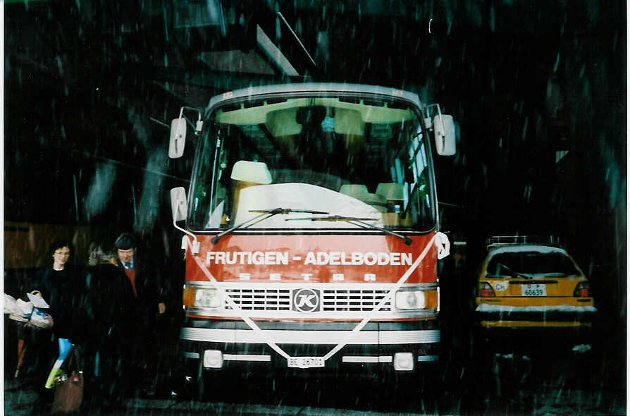 (002'105) - AFA Adelboden - Nr. 10/BE 26'701 - Setra (ex Fr�hlich, Z�rich) am 21. November 1987 im Autobahnhof Adelboden