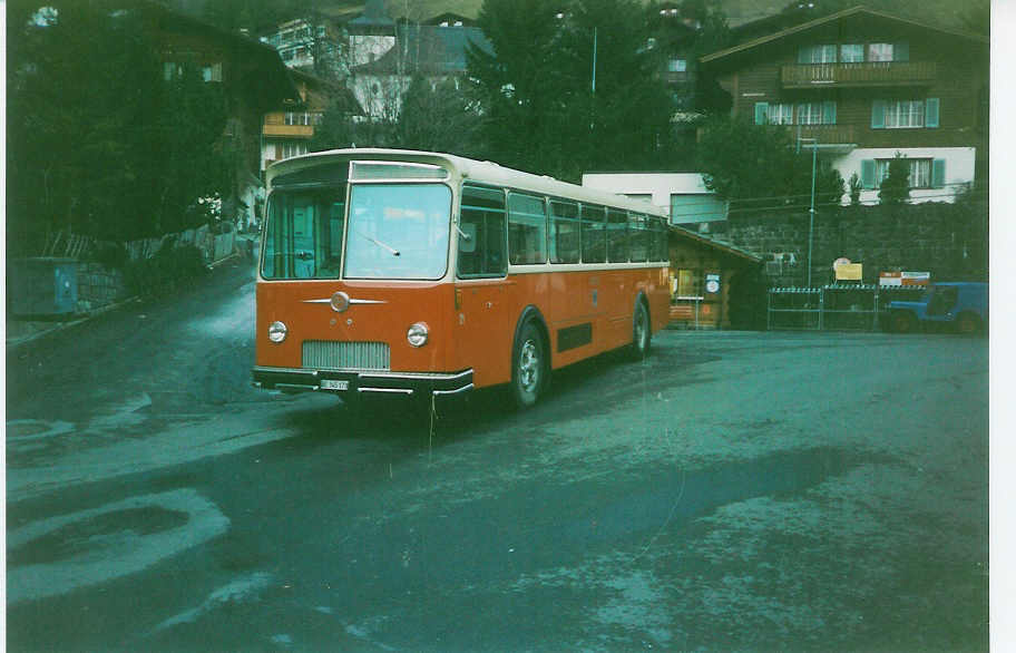 (002'424) - AFA Adelboden - Nr. 21/BE 345'173 - FBW/T�scher (ex P 25'508) im Januar 1988 beim Autobahnhof Adelboden