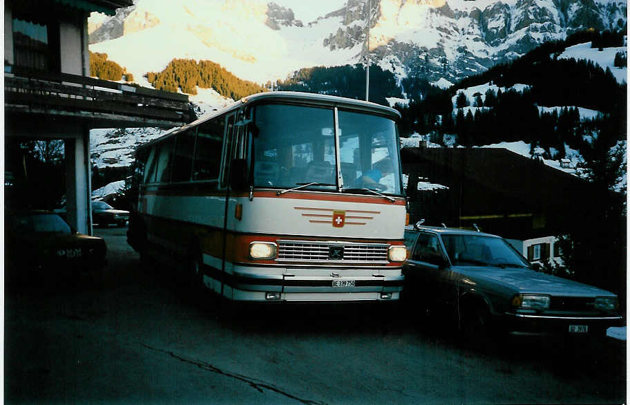 (003'918) - Seiler, Matten - BE 339'750 - Setra (ex Schwendimann, B�nigen) im Februar 1989 in Adelboden, Hotel Sch�negg