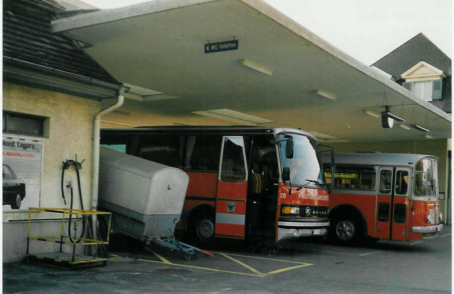 (005'509) - AFA Adelboden - Nr. 20/BE 19'692 - Setra (ex Hauser, Gryon) am 19. M�rz 1990 beim Bahnhof Frutigen (Teilaufnahme)
