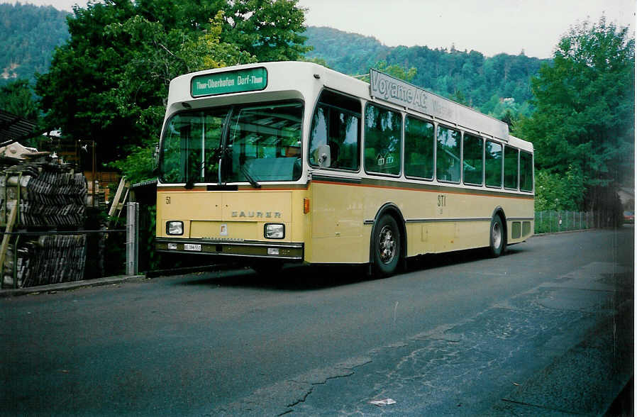 (006'100A) - STI Thun - Nr. 51/BE 396'551 - Saurer/R&J im Juni 1990 bei der Schiffl�ndte Thun