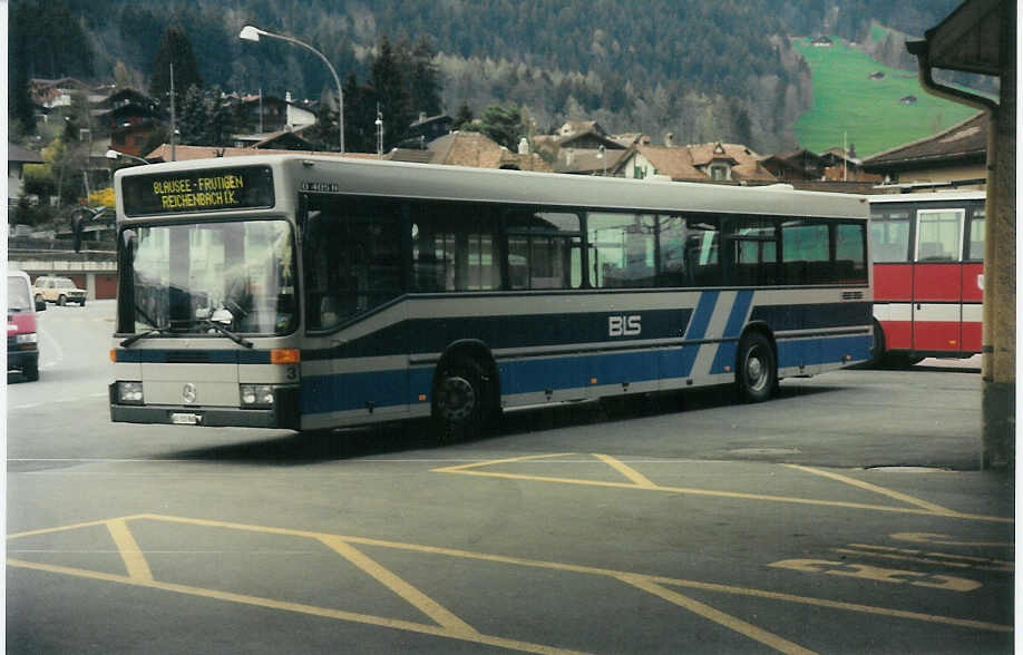 (010'508) - AFA Adelboden - Nr. 3/BE 332'800 - Mercedes am 28. M�rz 1994 beim Bahnhof Frutigen