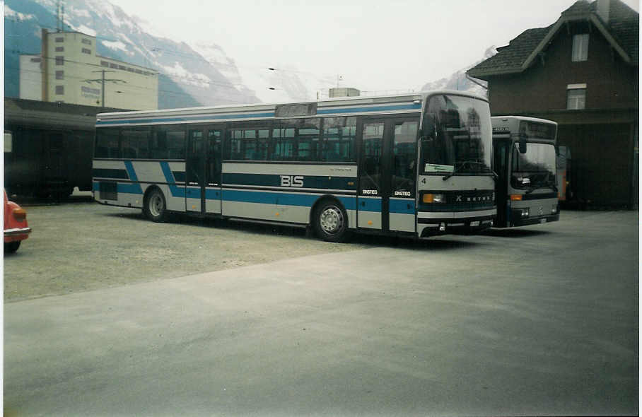 (012'207) - AFA Adelboden - Nr. 4/BE 26'704 - Setra (ex AAGI Interlaken Nr. 32) am 10. April 1995 beim G�terbahnhof Frutigen