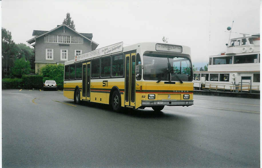 (012'404) - STI Thun - Nr. 52/BE 396'552 - Saurer/R&J am 19. Mai 1995 bei der Schiffl�ndte Thun
