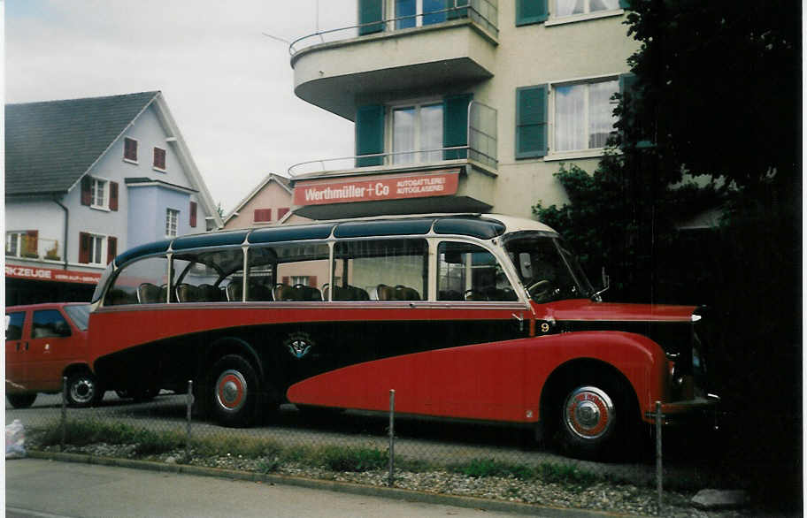 (013'107) - ASKA Aeschi - Nr. 9/BE 26'724 - Saurer/R&J am 7. September 1995 in Steffisburg, Autosattlerei Werthm�ller