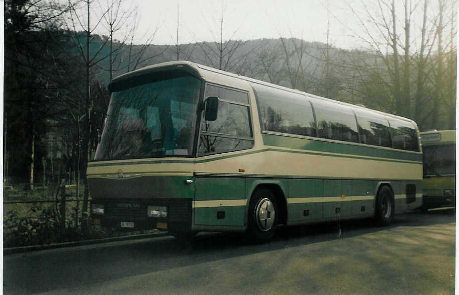 (013'904) - STI Thun - Nr. 43/BE 26'730 - Neoplan (ex AGS Sigriswil Nr. 2) am 17. April 1996 bei der Schiffl�ndte Thun