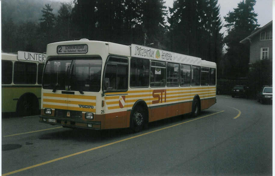 (016'218) - STI Thun - Nr. 25/BE 419'026 - Volvo/R&J (ex SAT Thun Nr. 25) am 4. Februar 1997 bei der Schiffl�ndte Thun 