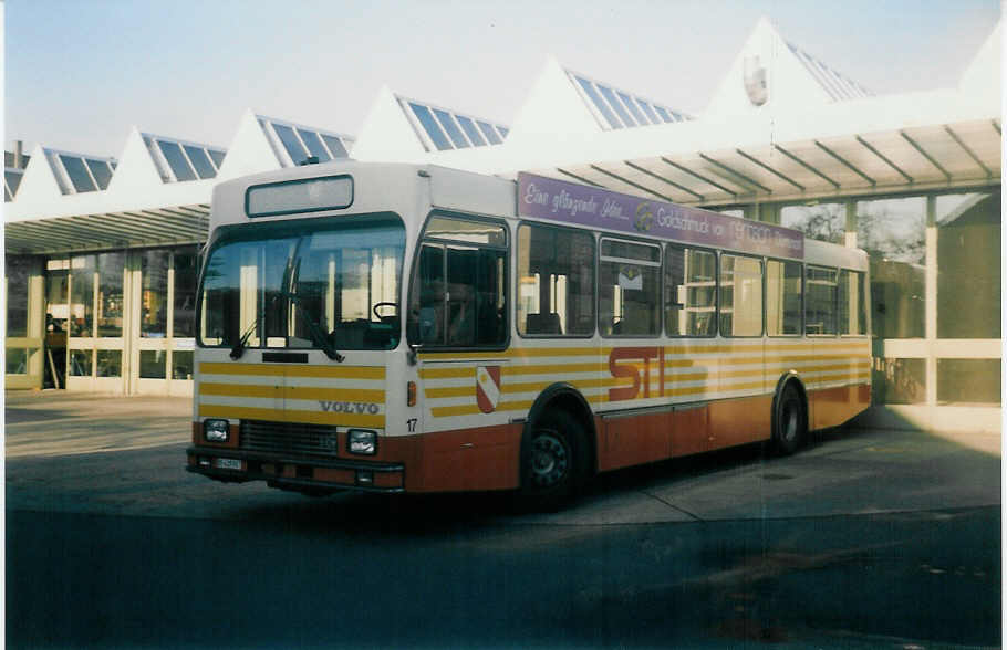 (016'320) - STI Thun - Nr. 17/BE 419'017 - Volvo/Lauber (ex SAT Thun Nr. 17) am 7. M�rz 1997 in Thun, Garage