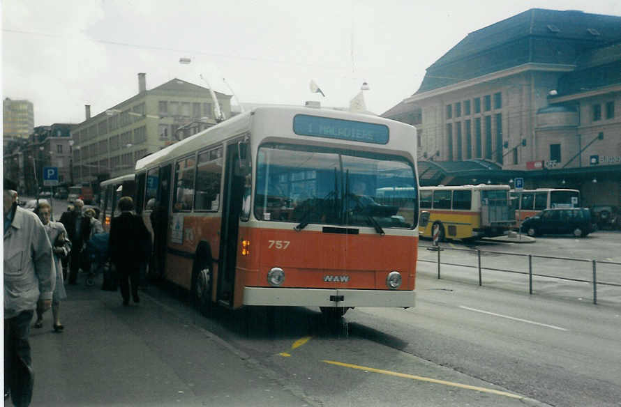 (016'500B) - TL Lausanne - Nr. 757 - NAW/Lauber Trolleybus am 16. M�rz 1997 beim Bahnhof Lausanne
