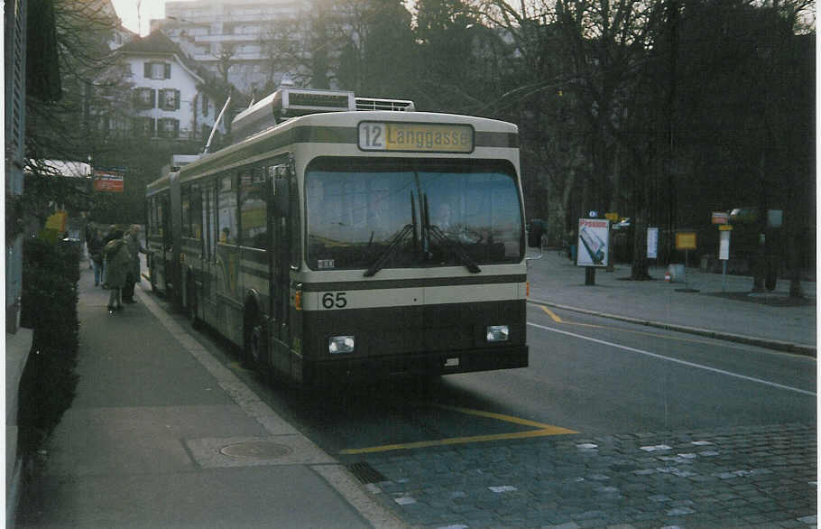 (016'617) - SVB Bern - Nr. 65 - Volvo/Hess Gelenktrolleybus am 26. M�rz 1997 in Bern, B�rengraben