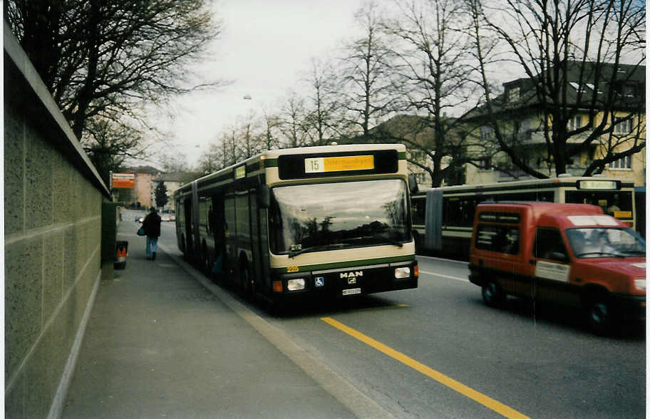(016'635) - SVB Bern - Nr. 225/BE 513'225 - MAN am 27. M�rz 1997 in Bern, Rosengarten