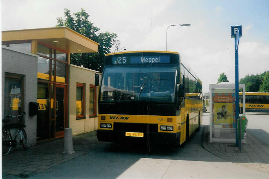 (018'125) - VEONN - Nr. 4071/VB-93-KJ - DAF am 19. Juli 1997 beim Bahnhof Meppel