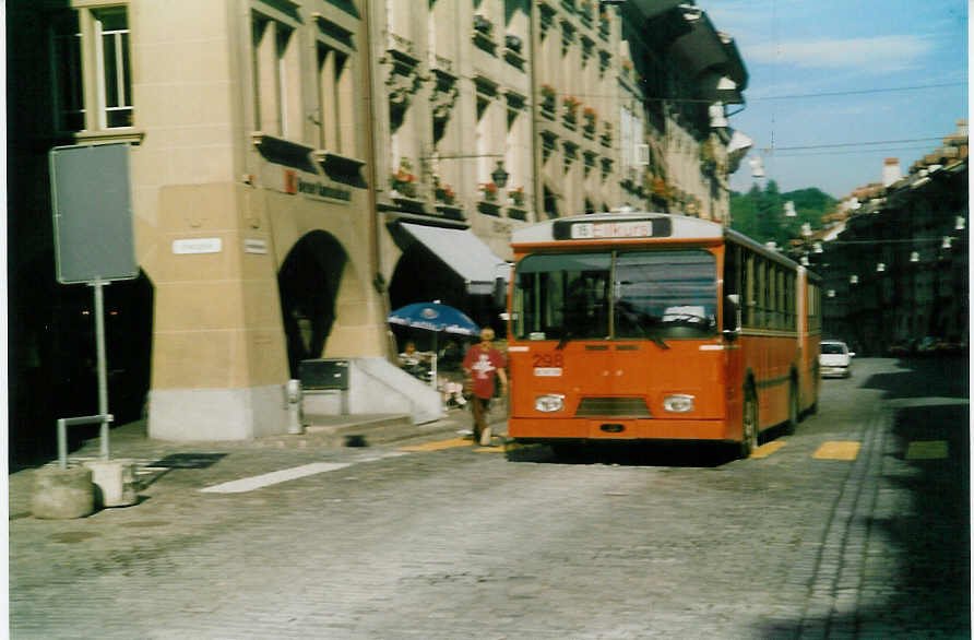 (019'128) - SVB Bern - Nr. 298/BE 507'298 - FBW/Hess (ex TPG Gen�ve Nr. 116) am 5. September 1997 in Bern, Rathaus