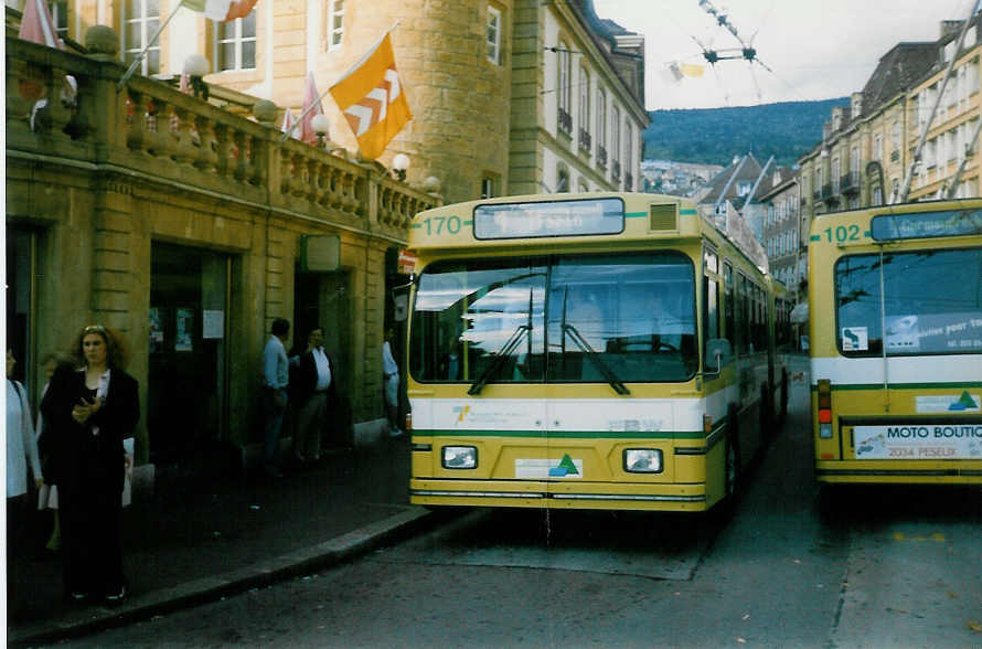 (019'933) - TN Neuch�tel - Nr. 170 - FBW/Hess Gelenktrolleybus am 7. Oktober 1997 in Neuch�tel, Place Pury