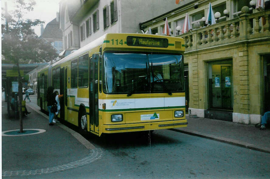 (019'935) - TN Neuch�tel - Nr. 114 - NAW/Hess Gelenktrolleybus am 7. Oktober 1997 in Neuch�tel, Place Pury