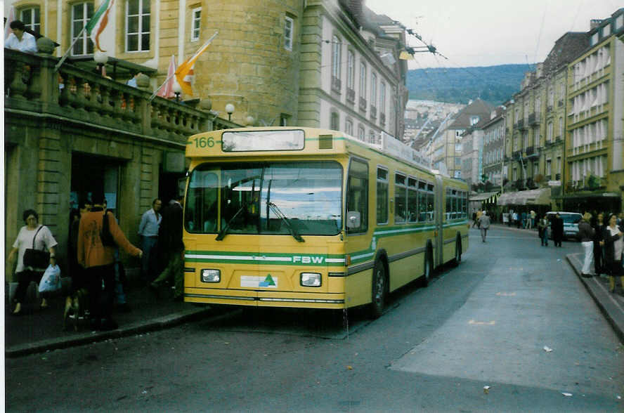 (019'936) - TN Neuch�tel - Nr. 166 - FBW/Hess Gelenktrolleybus am 7. Oktober 1997 in Neuch�tel, Place Pury