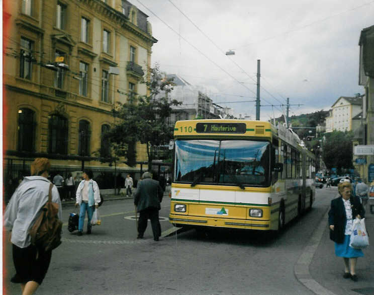 (020'001) - TN Neuch�tel - Nr. 110 - NAW/Hess Gelenktrolleybus am 7. Oktober 1997 in Neuch�tel, Place Pury