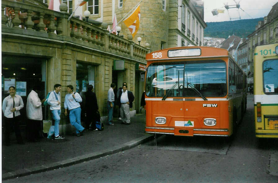 (020'002) - TN Neuch�tel - Nr. 158 - FBW/Hess Gelenktrolleybus (ex Nr. 58) am 7. Oktober 1997 in Neuch�tel, Place Pury