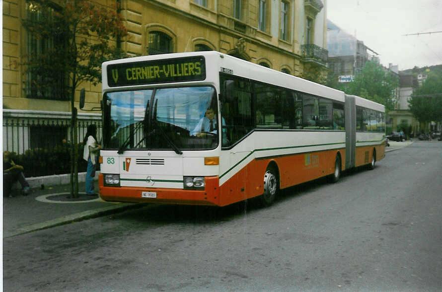 (020'006) - VR La Chaux-de-Fonds - Nr. 83/NE 9583 - Mercedes am 7. Oktober 1997 in Neuch�tel, Place Pury