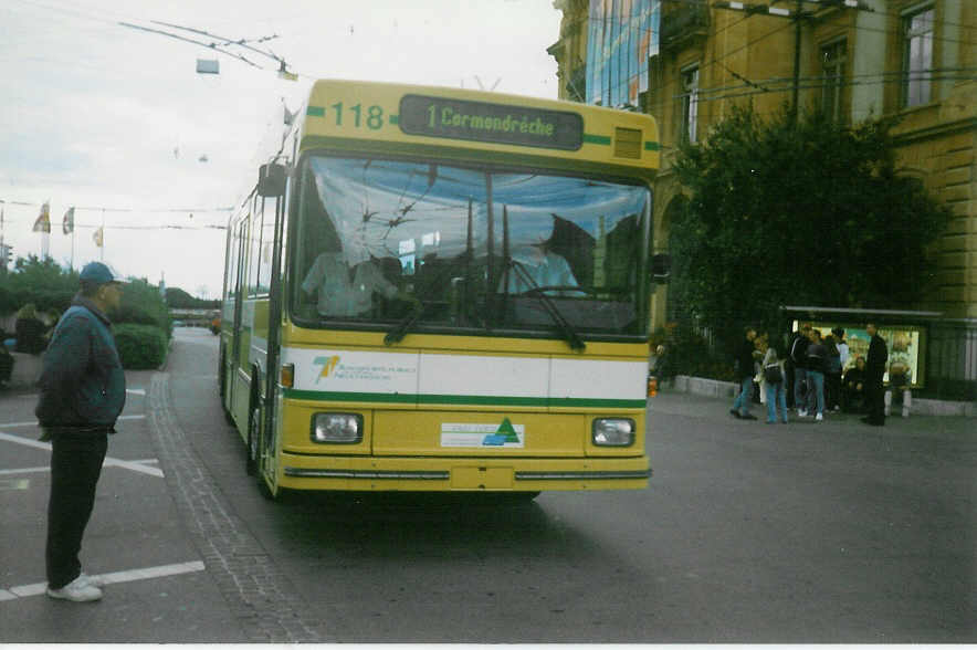 (020'014) - TN Neuch�tel - Nr. 118 - NAW/Hess Gelenktrolleybus am 7. Oktober 1997 in Neuch�tel, Place Pury
