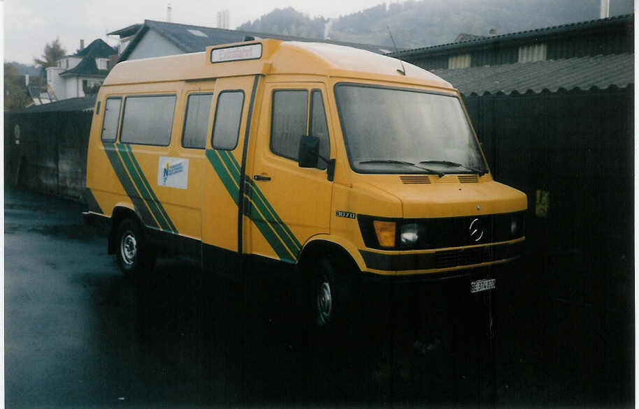 (020'710) - TBB/SNB Beatenberg - BE 374'820 - Mercedes/Moser (ex AvH Heimenschwand Nr. 2) am 13. November 1997 in Thun, Garage STI