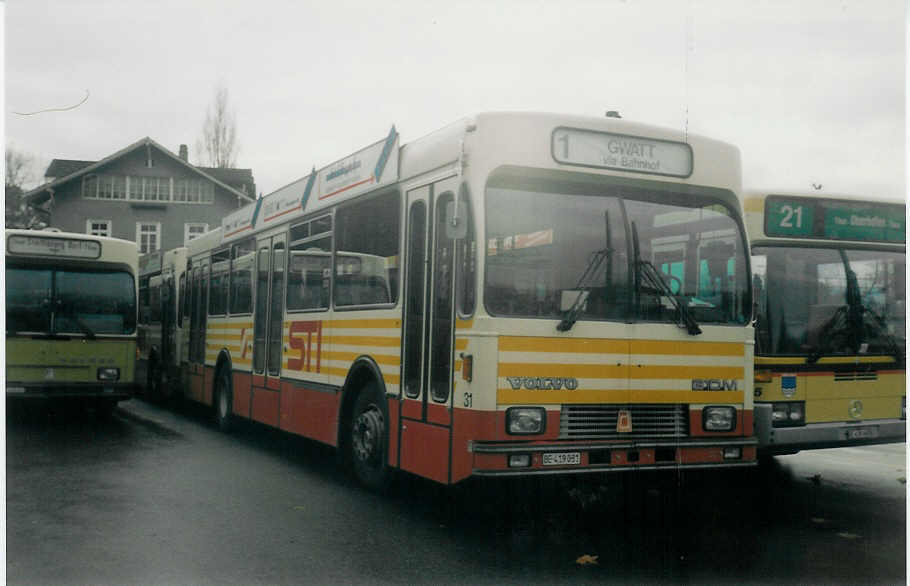 (020'724) - STI Thun - Nr. 31/BE 419'031 - Volvo/R&J (ex SAT Thun Nr. 31) am 16. November 1997 bei der Schiffl�ndte Thun