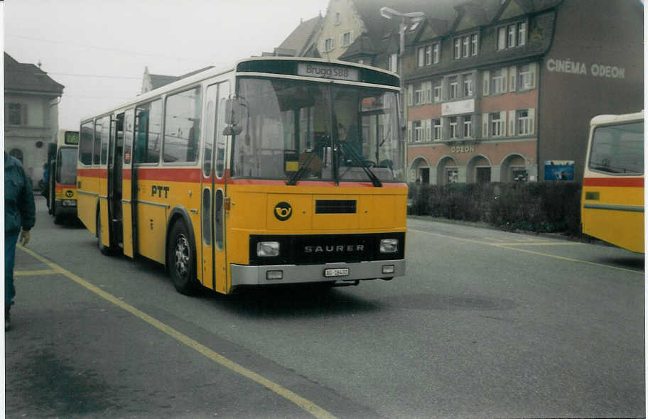 (021'616) - Voegtlin-Meyer, Brugg - Nr. 11/AG 16'432 - Saurer/T�scher am 7. Februar 1998 beim Bahnhof Brugg