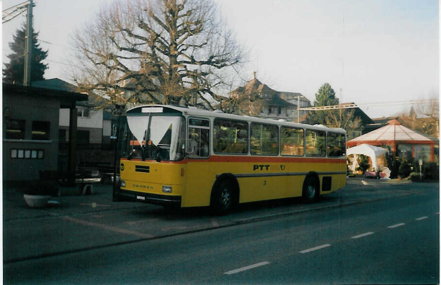 (021'631) - PTT-Regie - P 24'276 - Saurer/T�scher am 14. Februar 1998 beim Bahnhof Grossh�chstetten