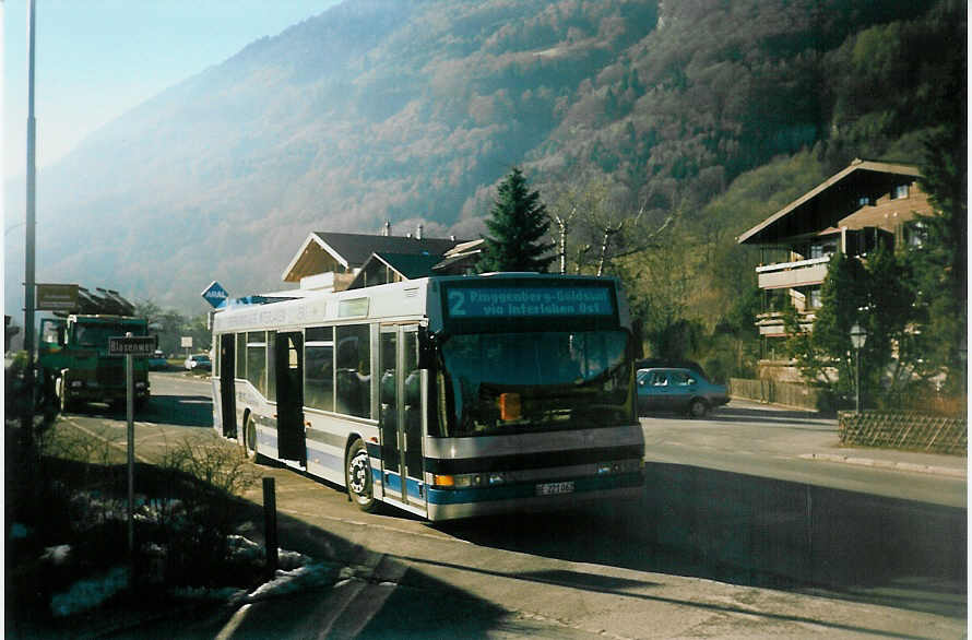 (021'706) - AAGI Interlaken - Nr. 33/BE 221'061 - Neoplan am 18. Februar 1998 in Ringgenberg, Anh�he Burgseeli