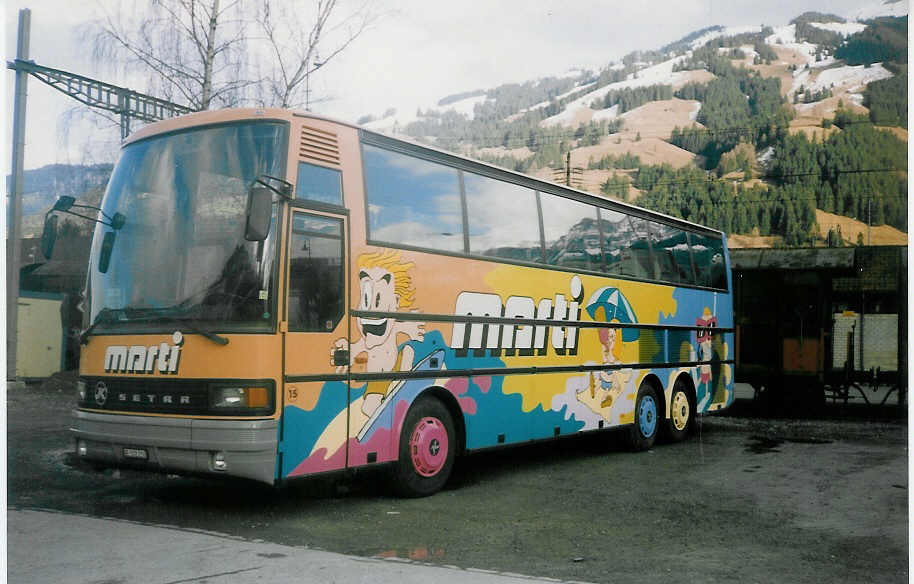(021'912) - Marti, Kallnach - Nr. 15/BE 102'216 - Setra am 1. M�rz 1998 beim G�terbahnhof Frutigen