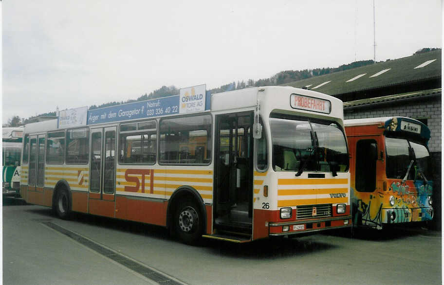 (021'915) - STI Thun - Nr. 26/BE 419'025 - Volvo/R&J (ex SAT Thun Nr. 26) am 6. M�rz 1998 in Thun, Garage
