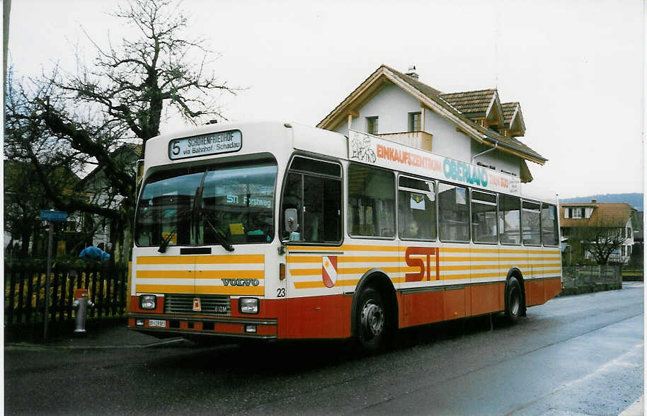 (022'205) - STI Thun - Nr. 23/BE 419'023 - Volvo/R&J (ex SAT Thun Nr. 23) am 9. M�rz 1998 in Thun-Lerchenfeld, Forstweg