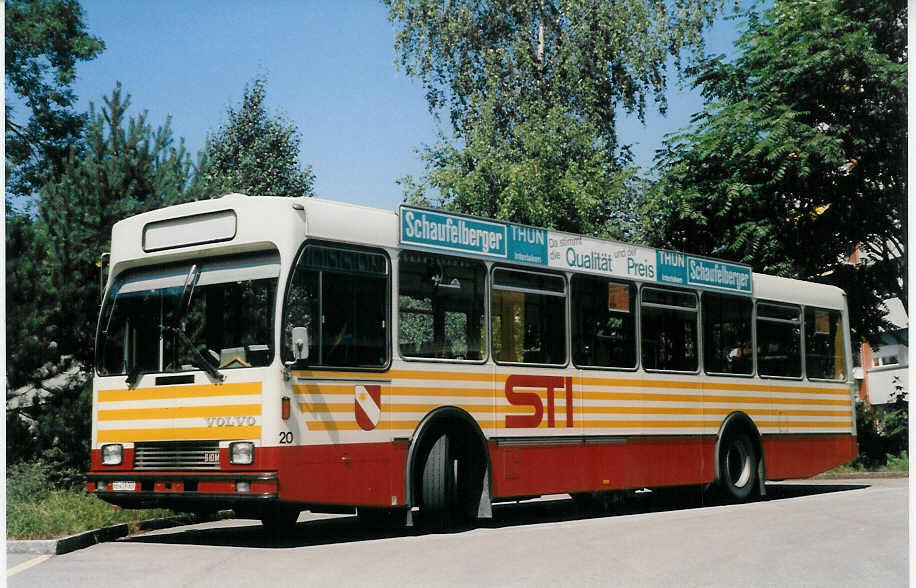 (025'108) - STI Thun - Nr. 20/BE 419'020 - Volvo/Lauber (ex SAT Thun Nr. 20) am 6. August 1998 in Thun, Garage