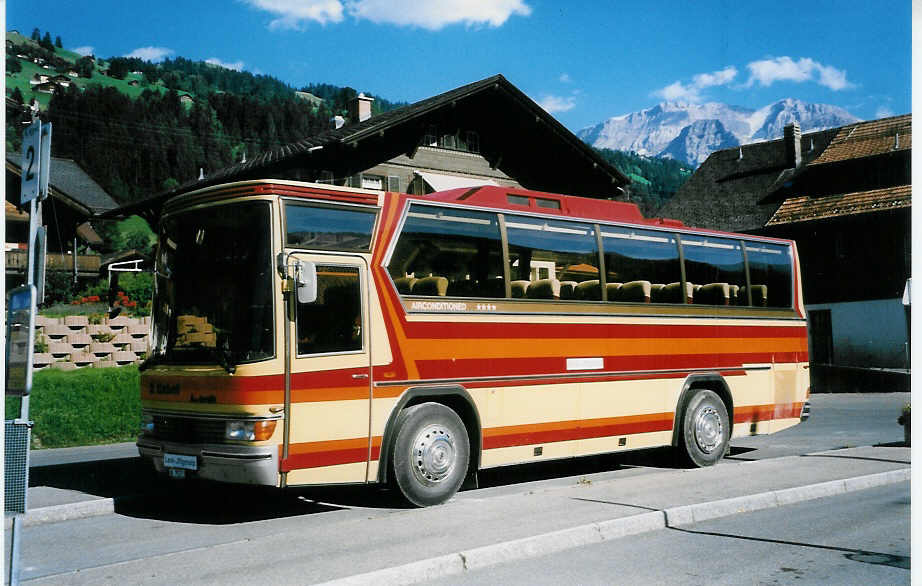 (025'906) - Gobeli, Lenk - BE 75'372 - Dr�gm�ller am 30. August 1998 beim Bahnhof Lenk
