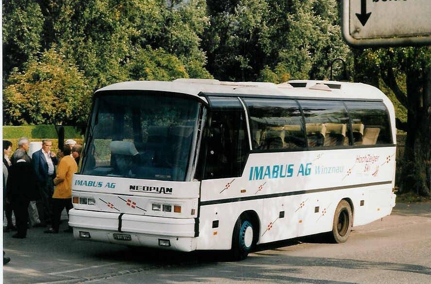 (026'136) - Imabus, Winznau - Nr. 7/SO 118'199 - Neoplan am 19. September 1998 bei der Schiffl�ndte Thun