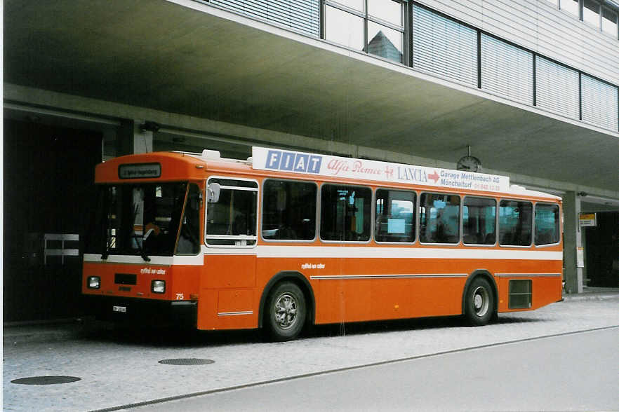 (026'305) - Ryffel, Uster - Nr. 75/ZH 26'344 - FBW/T�scher am 3. Oktober 1998 beim Bahnhof Uster