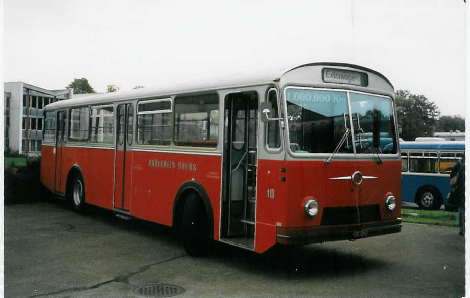 (026'323) - K�nzle, Rorbas - Nr. 10/ZH 569'234 - FBW/R&J (ex Staub, Z�rich; ex KVD Davos Nr. 10) am 3. Oktober 1998 in R�ti, Sonnenplatz
