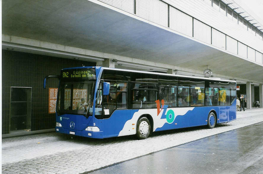 (026'710) - VZO Gr�ningen - Nr. 5/ZH 41'405 - Mercedes am 3. Oktober 1998 beim Bahnhof Uster