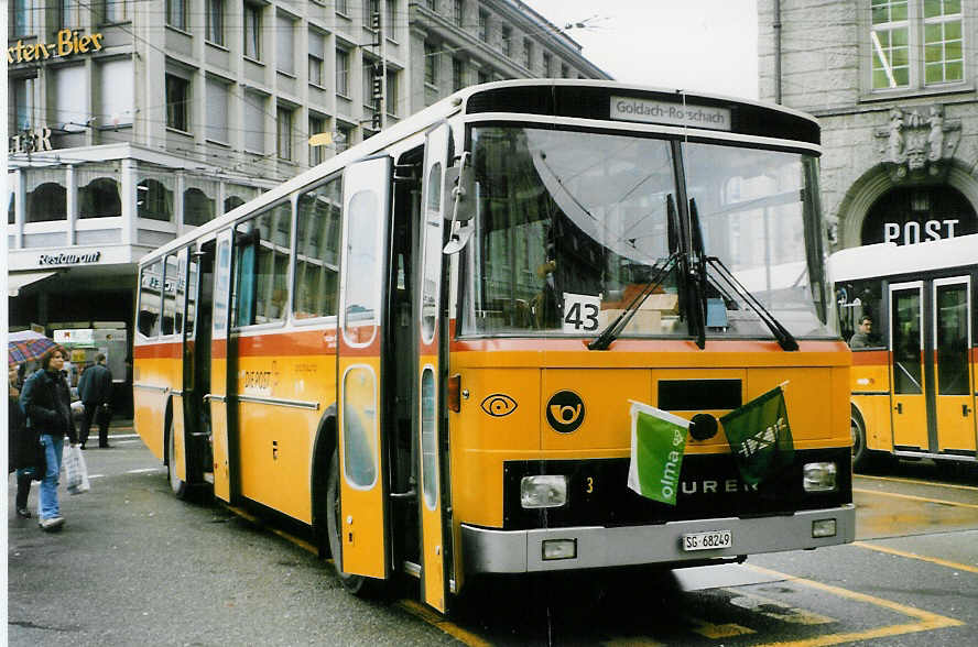(027'013) - Schwizer, Goldach - Nr. 3/SG 68'249 - Saurer/T�scher am 8. Oktober 1998 beim Bahnhof St. Gallen