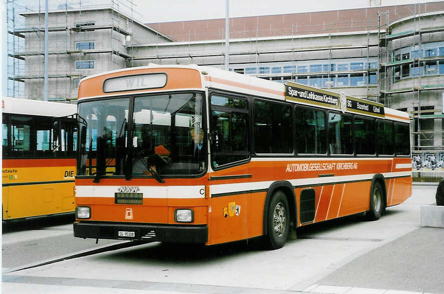 (027'018) - AKAG Kirchberg - Nr. C/SG 95'308 - NAW/R&J am 8. Oktober 1998 beim Bahnhof Wil