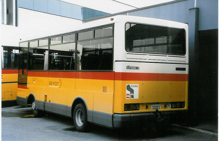 (027'210) - PTT-Regie - P 22'021 - Renault/Gruau (ex Trachsel, Hasle-R�egsau) am 10. Oktober 1998 in Bern, Postautostation