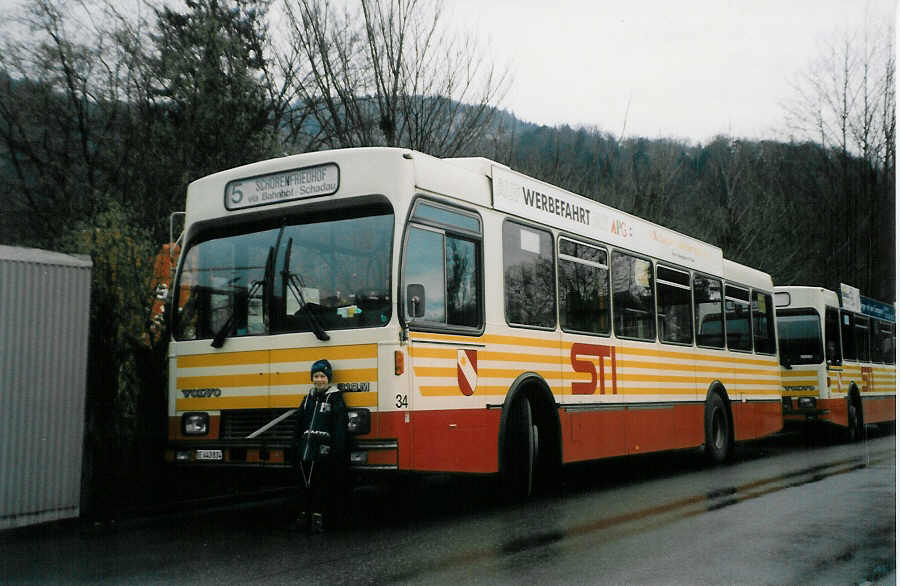 (028'314) - STI Thun - Nr. 34/BE 443'834 - Volvo/R&J (ex SAT Thun Nr. 34) am 20. Dezember 1998 bei der Schiffl�ndte Thun