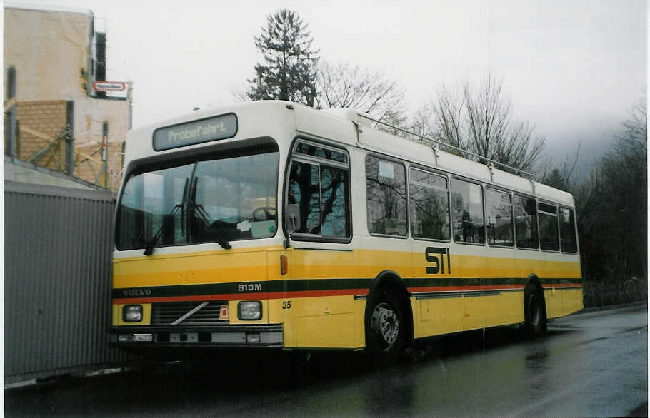 (028'318) - STI Thun - Nr. 35/BE 443'835 - Volvo/R&J (ex SAT Thun Nr. 35) am 20. Dezember 1998 bei der Schiffl�ndte Thun