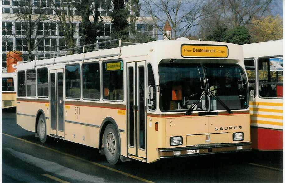(028'826) - STI Thun - Nr. 51/BE 396'551 - Saurer/R&J am 8. Januar 1999 bei der Schiffl�ndte Thun