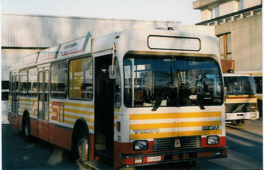 (029'134) - STI Thun - Nr. 31/BE 419'031 - Volvo/R&J (ex SAT Thun Nr. 31) am 18. Januar 1999 in Thun, Garage