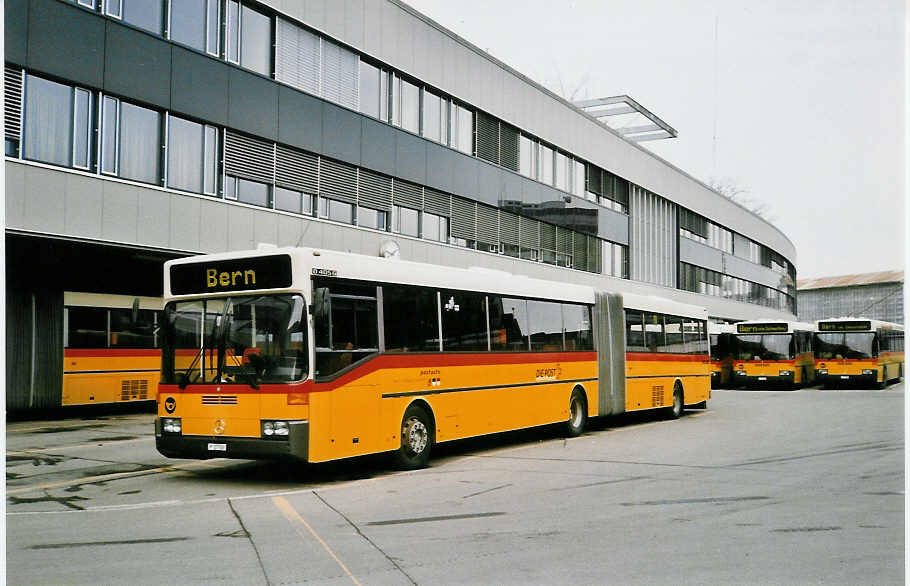 (029'818) - PTT-Regie - P 27'708 - Mercedes am 1. M�rz 1999 in Bern, Postautostation