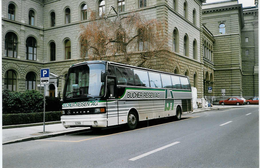 (029'825) - Bucher, Luzern - LU 15'562 - Setra am 1. M�rz 1999 in Bern, Bundeshaus