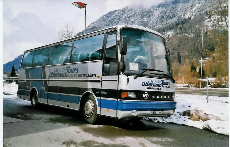(029'917) - AAGI Interlaken - Nr. 30/BE 176'989 - Setra am 6. M�rz 1999 in Interlaken, Werkhof