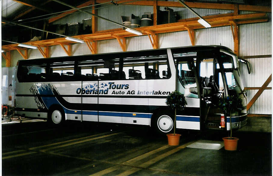 (029'935) - AAGI Interlaken - Nr. 12 - Setra am 6. M�rz 1999 in Interlaken, Garage